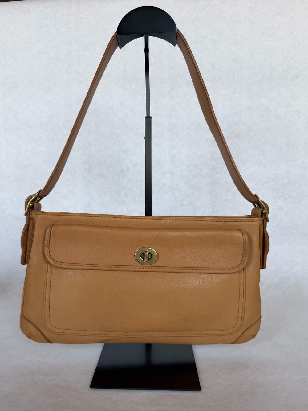 Vintage Coach 9769 Penelope Leather Shoulder Bag Camel Tan 2001